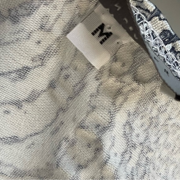 Bryn Walker Top Medium Silver Metallic Print Asymmetrical Hem Shirt Tunic - Picture 10 of 11